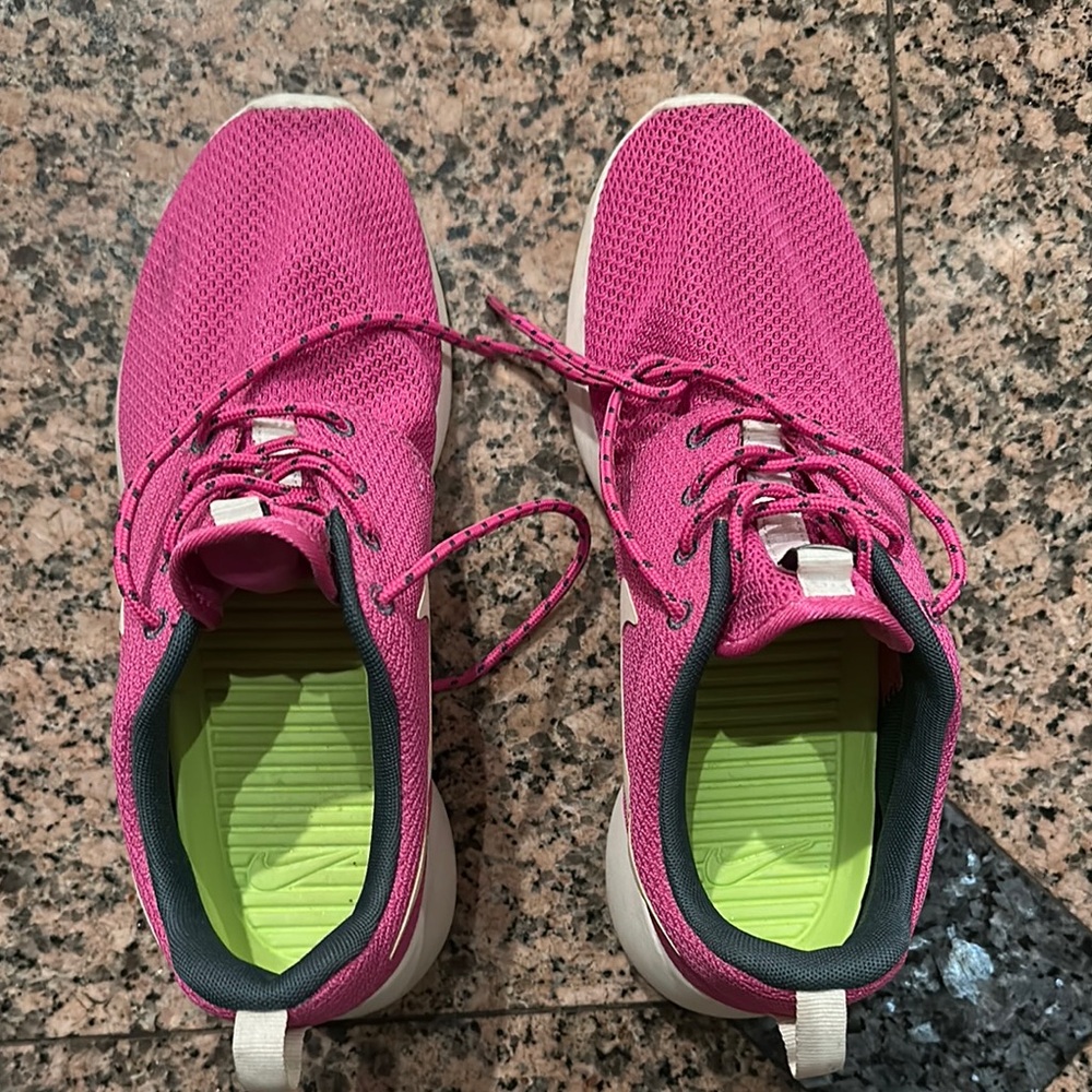 Nike Rosher Club Women's Athletic Shoes